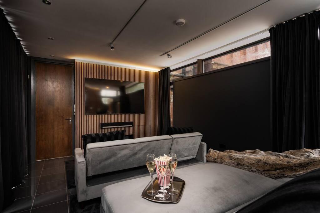 Luxury Water Tower I Roof Bar I Cinema Vila Cardiff Exterior foto